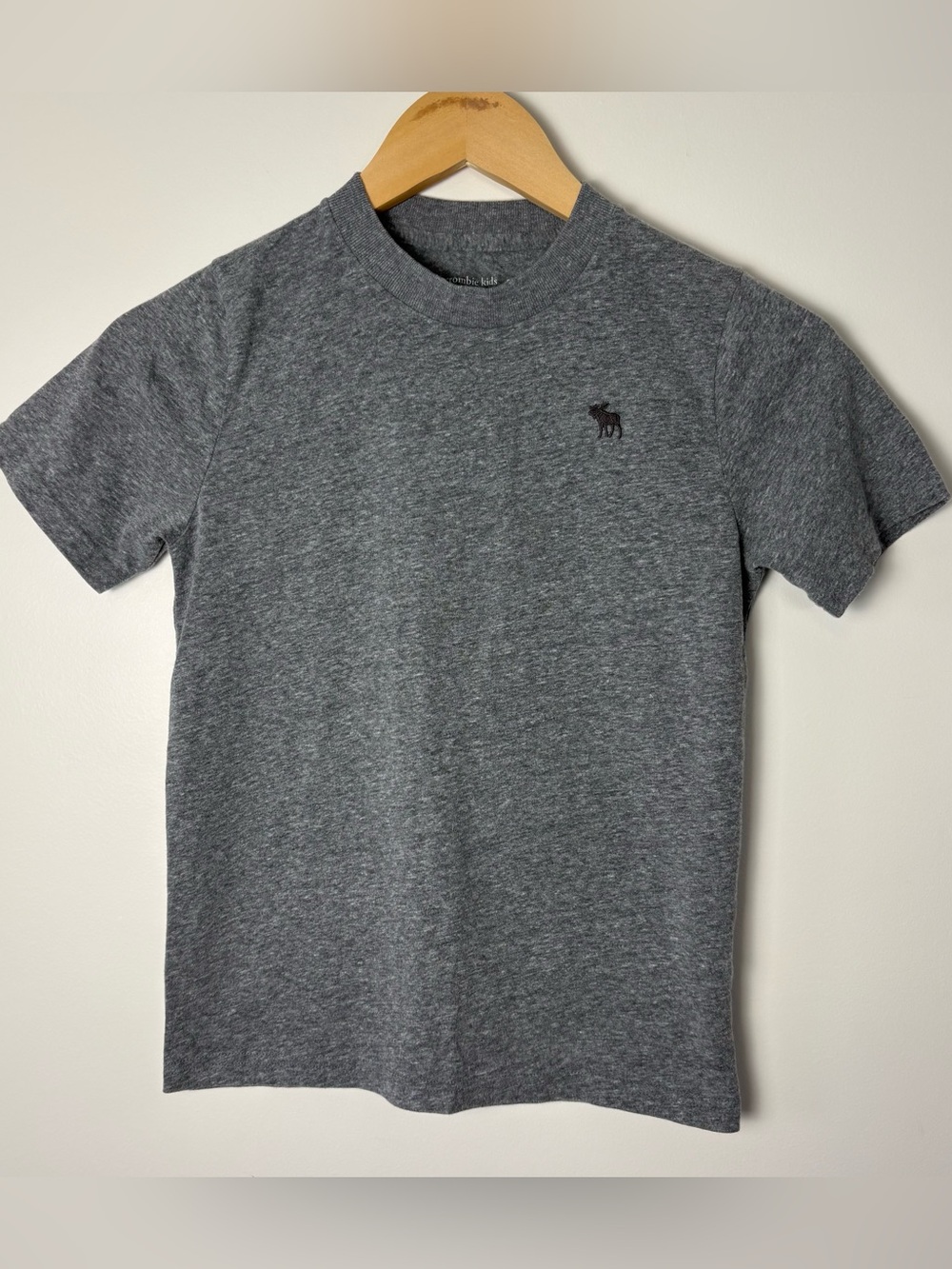 Abercrombie Kids Essentials Boys Grey T Shirt Heather Gray Moose Logo, Size 9/10